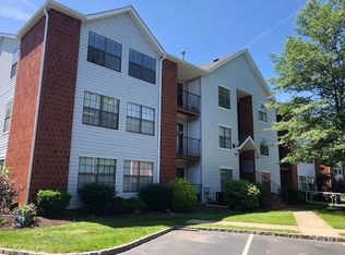 61 Boulder Dr, Edison, NJ 08817