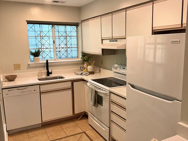 2 Ashlar Hill Ct #2 — Photo 2
