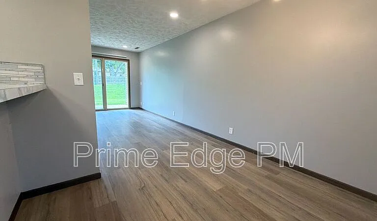 6235 Holdrege St #D-5 — Photo 14