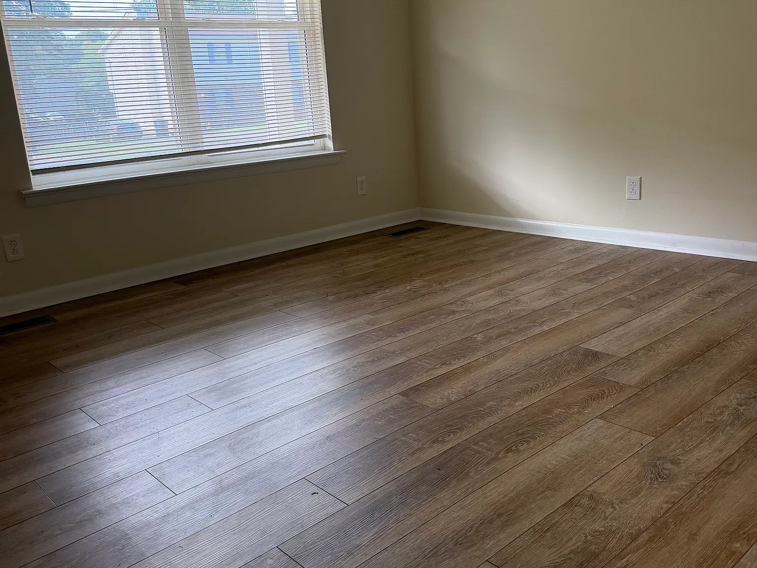 2 bed, 900 sqft, $1,050 — Photo 4
