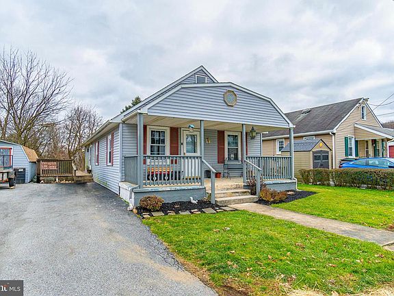 5th image of 129 Ambrose Ave