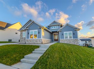 3927 Westgate Pkwy, Clive, IA 50325