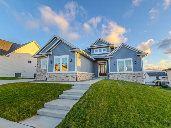 3927 Westgate Pkwy, Clive, IA 50325