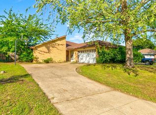 10128 Stoney Bridge Rd, Fort Worth, TX 76108