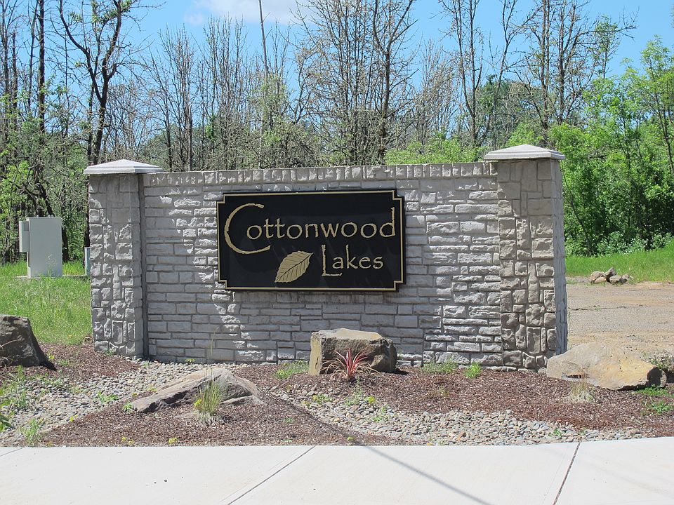 Cottonwood Estates entry sign