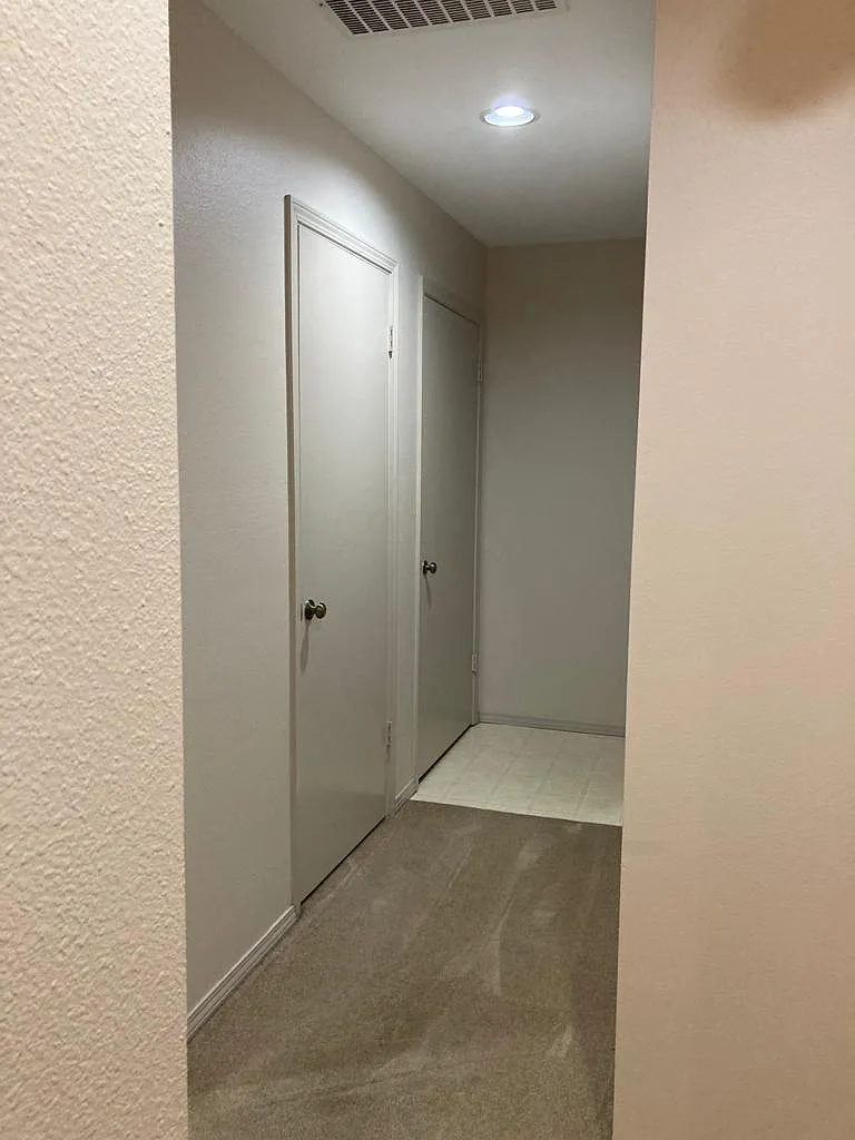 2 bed, 1100 sqft, $1,700 — Photo 2