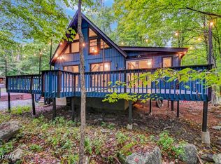 4 Splitrail Ln, Lake Ariel, PA 18436