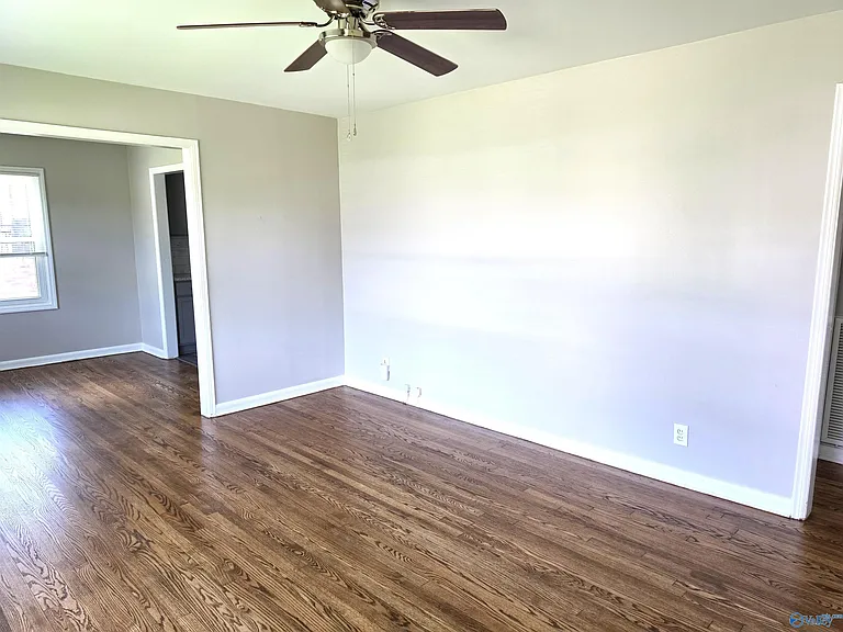 507 Redbud Dr NW — Photo 2