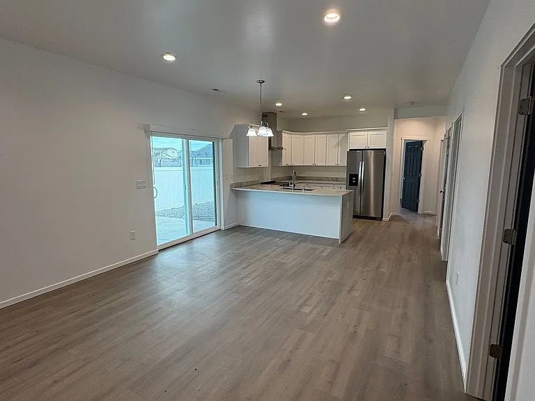 2390 Cascade St — Photo 4