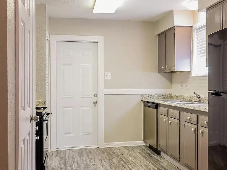 16738 Barcelona Dr — Photo 12