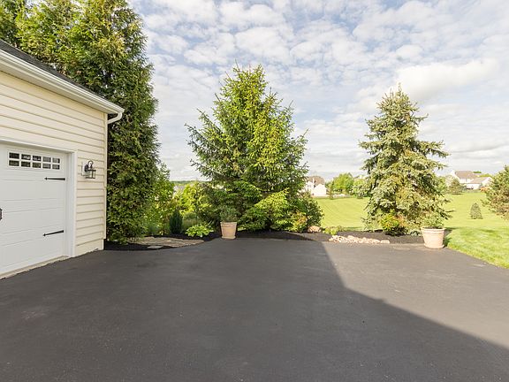 Driveway, 3 Car, Common area