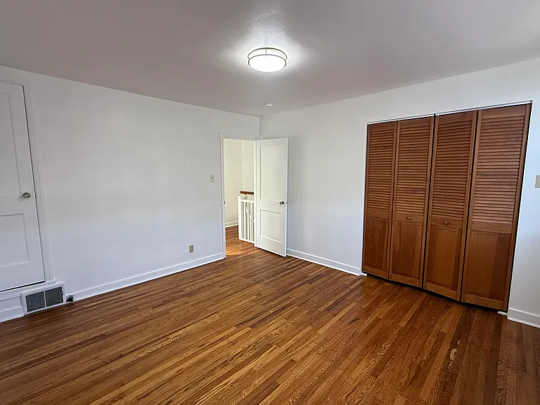 2922 Fanshawe St — Photo 14