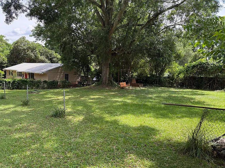 380 Ruth St — Photo 19