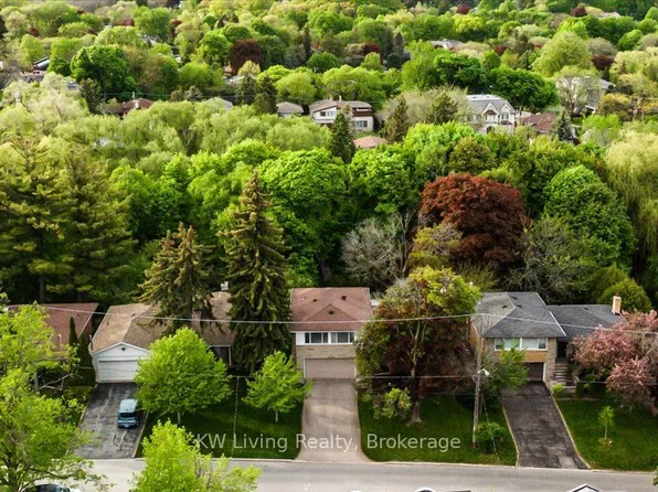 52 Hawksbury Dr, Toronto, ON M2K 1M5