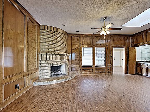 3rd image of 2501 Golden Oaks Dr