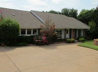 2006 E Mistletoe Ln, Edmond, OK 73034