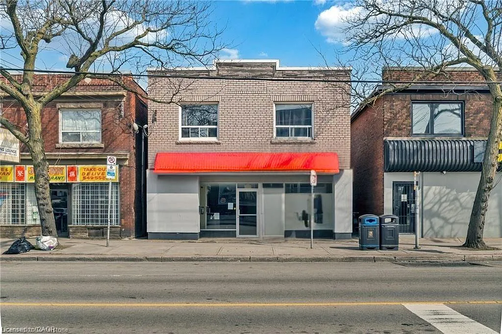 70 Ottawa St N photo 1