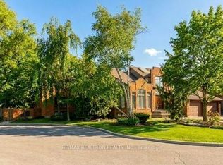 15 Sunforest Ct, Toronto, ON M2R3W3