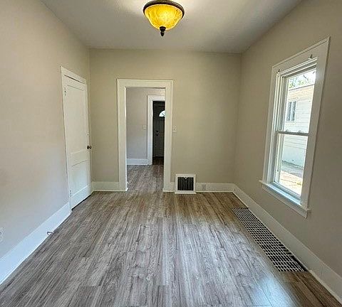 4th image of 1079 Peerless Ave