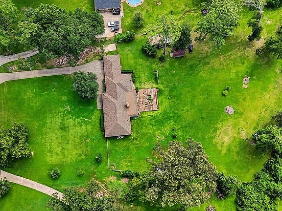 3rd image of 2061 Pepper Ridge Dr