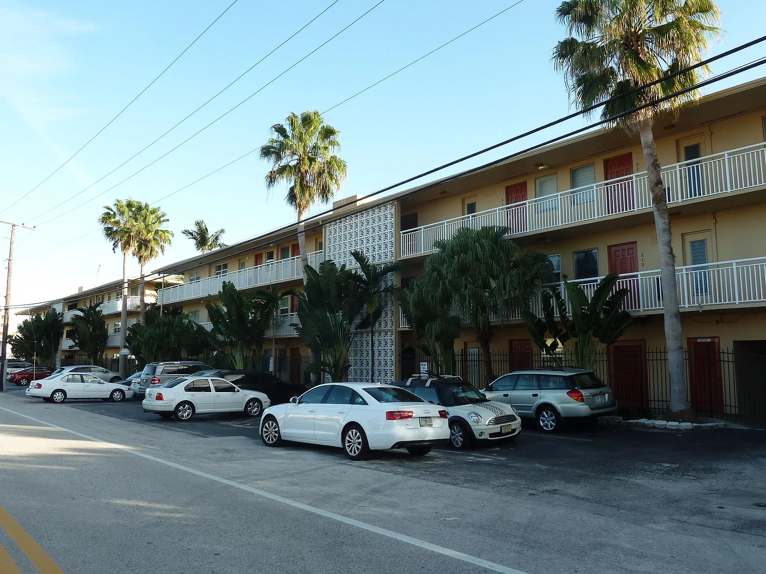 1 bed, 1.0 bath, 660 sqft, $1,800 — Photo 2