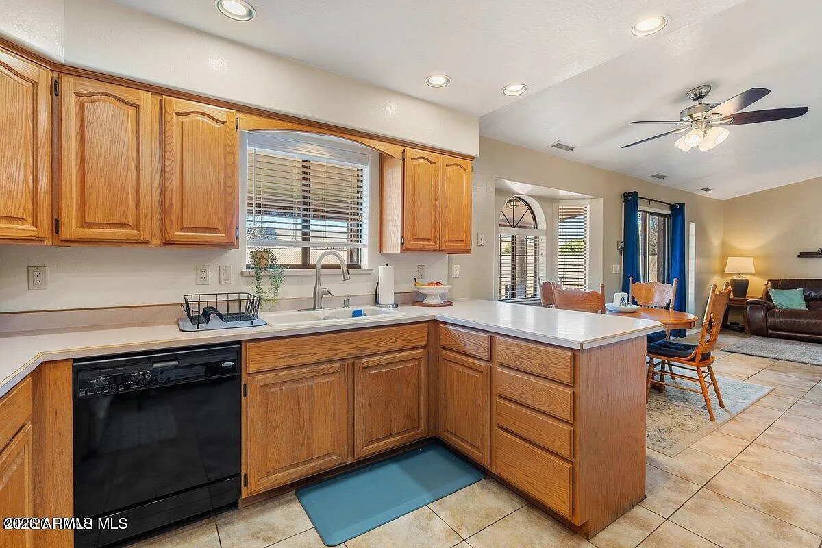 3 bed, 2.0 bath, 1407 sqft, $1,500 — Photo 4