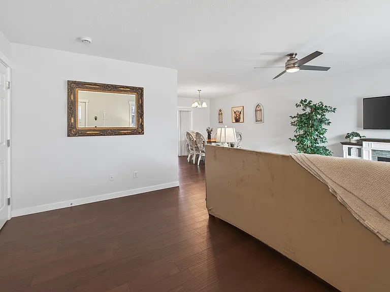 2224 NE Indigo Ln #1 — Photo 2