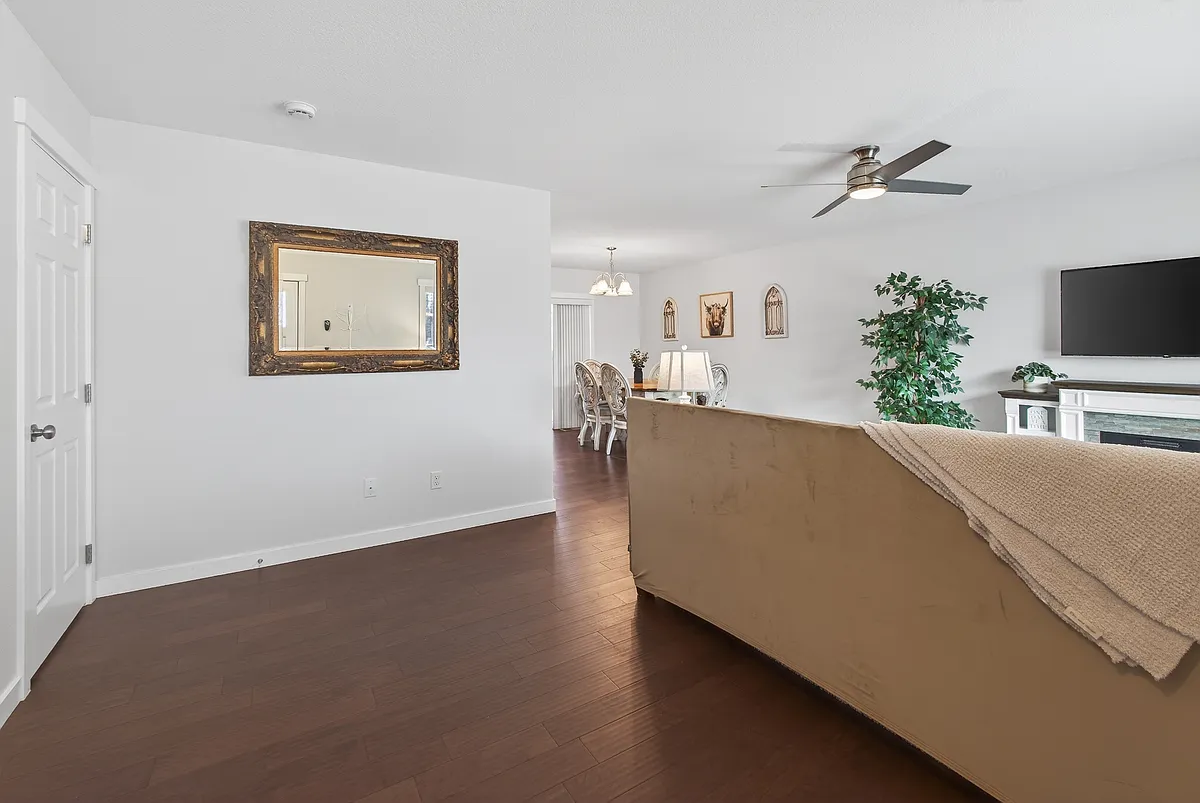 Building Photo - 2224 NE Indigo Ln #1