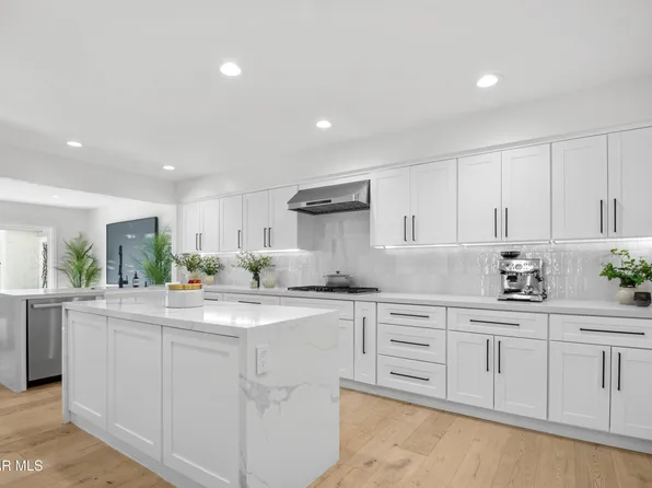 1725 Royal Saint George Dr, Westlake Village, CA 91362