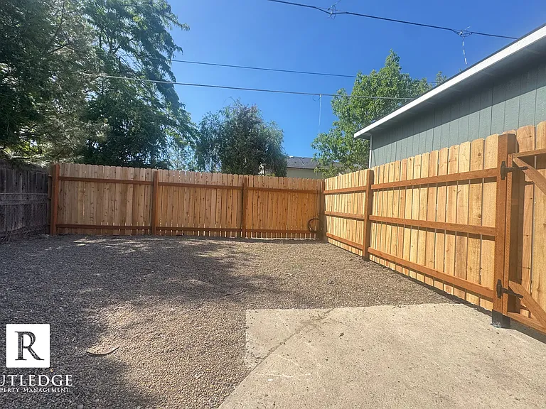 745 Dakota Ave — Photo 14