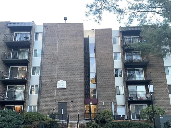 60 S Van Dorn St APT 202, Alexandria, VA 22304