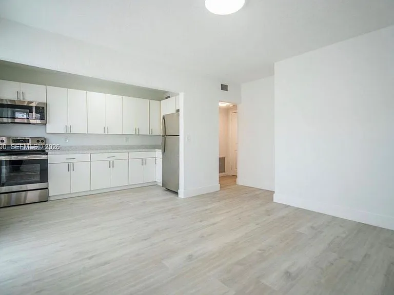 7927 Crespi Blvd #1 — Photo 2