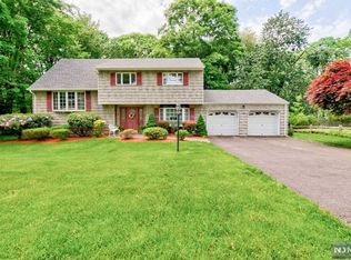 623 Wildwood Rd W, Northvale, NJ 07647