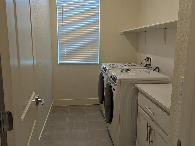 2067 Daimler St — Photo 17