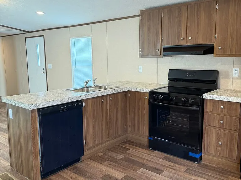 811 Bluebird Rd — Photo 5