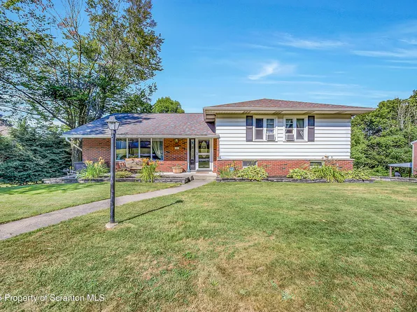 101 Belle Dr, Roaring Brook Township, PA 18444