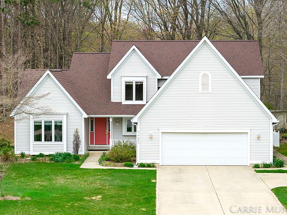 2nd image of 4627 Forest Ln