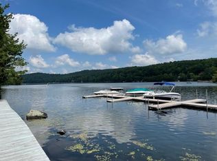 2 Landing Ln, Wilmington, VT 05363