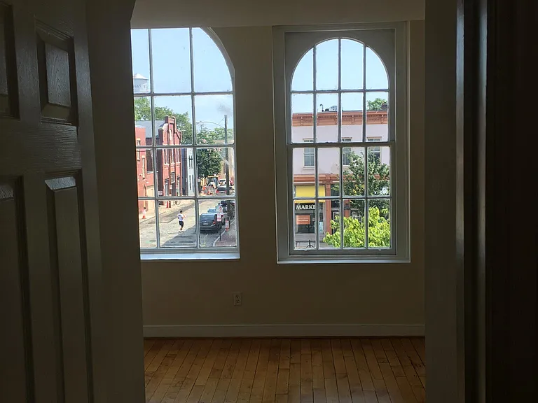813 W Broad St #B — Photo 11