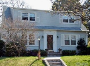 68 Jayson Ave #A, Great Neck, NY 11021