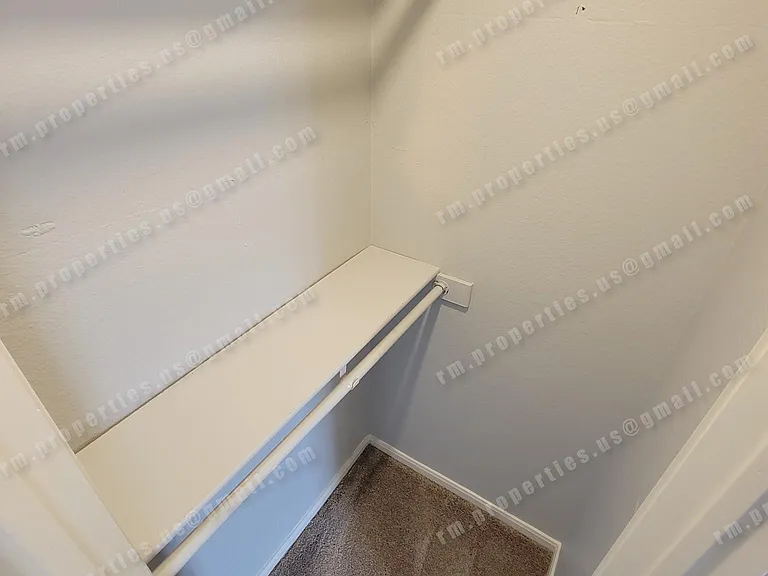 Master closet 2