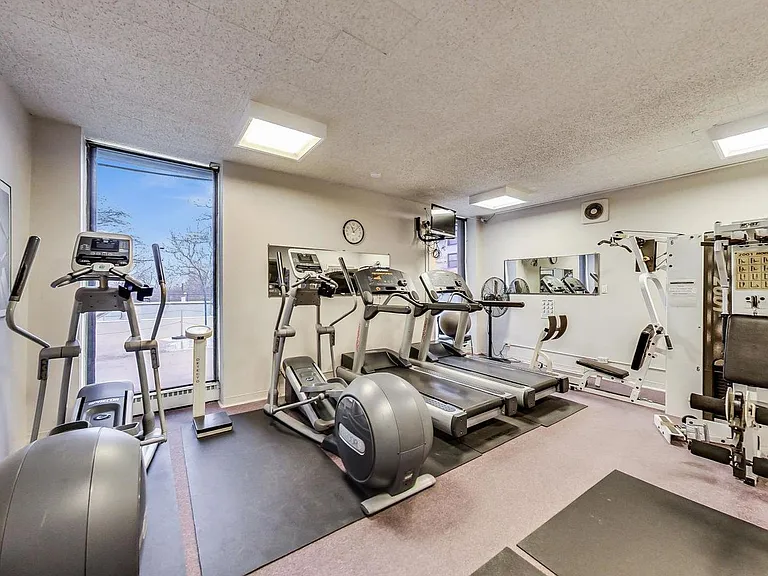 5701 N Sheridan Rd #4A — Photo 22