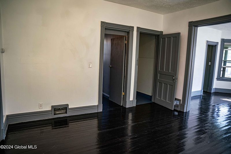 4th image of 1627 Van Vranken Avenue