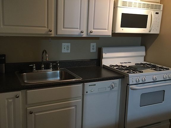 2nd image of 1405 Belle View Blvd APT J1