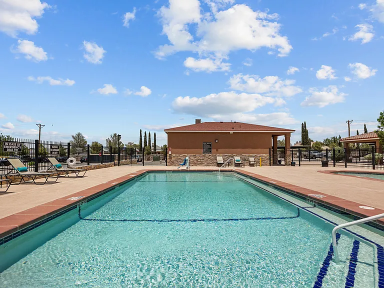 Las Torres Apartments — Photo 15