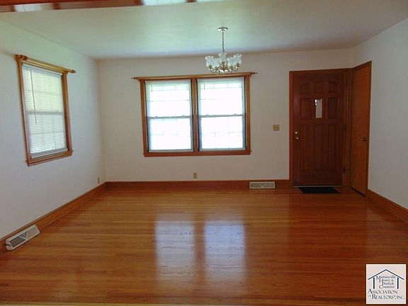 5th image of 38 Fairmont Dr