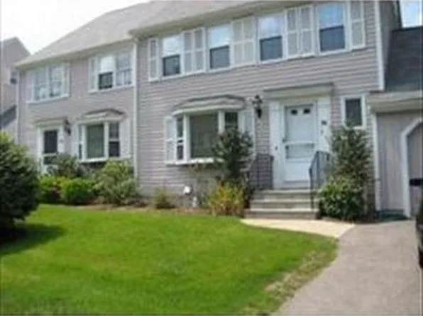 74 Fairway Cir, Natick, MA 01760