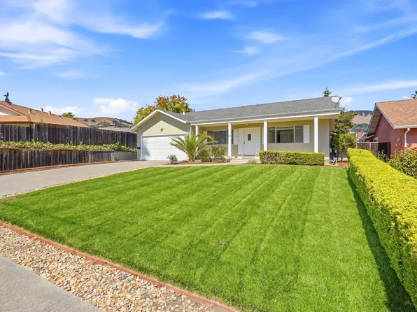 25 San Aleso Court, Novato, CA 94945