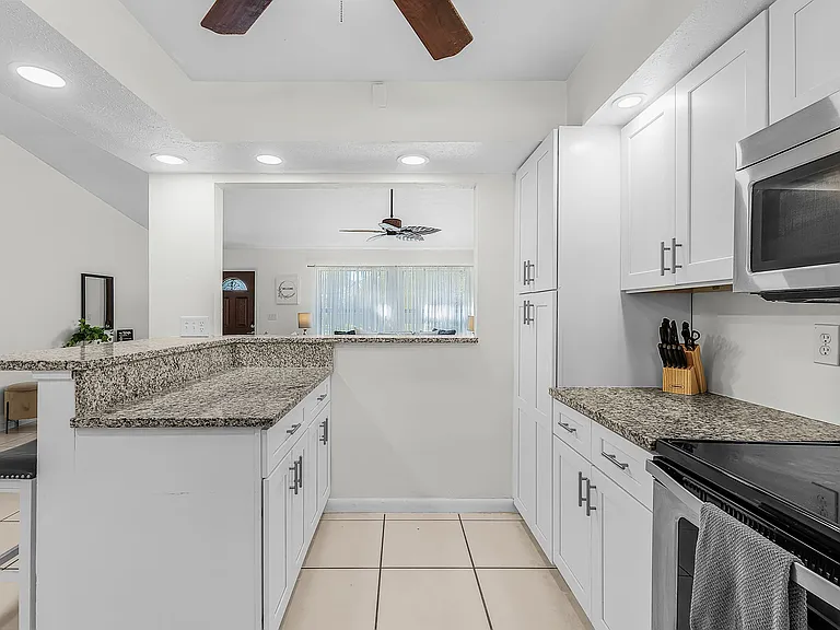 2541 SW 38th Ter — Photo 14