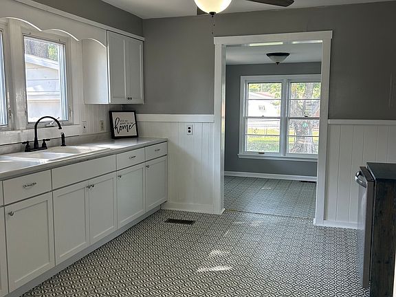 3rd image of 504 Voorhees St